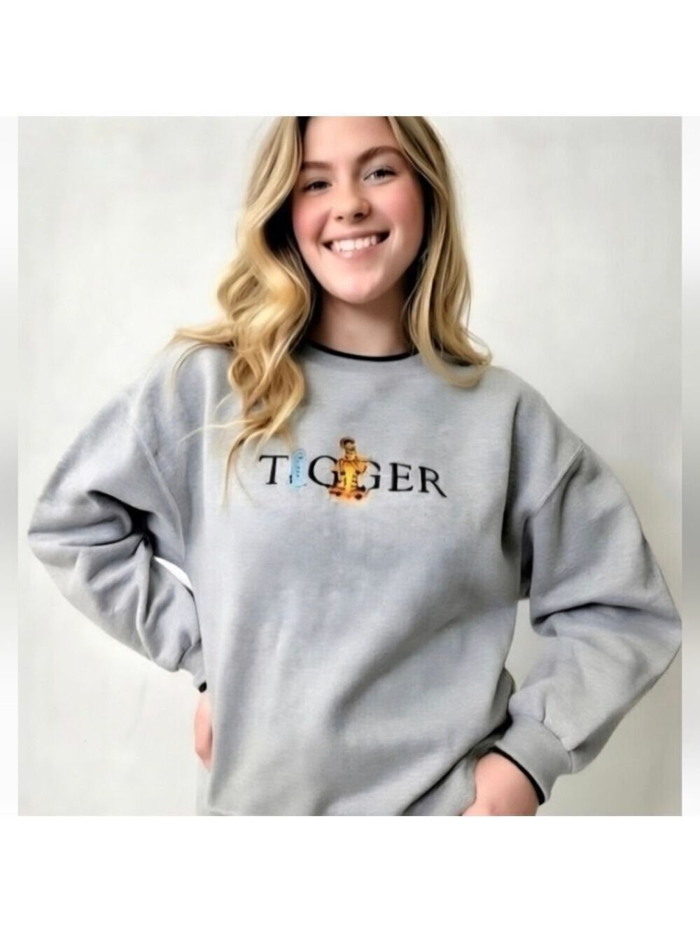 Disney Vintage Gray Sweatshirt with Embroidered Tigger Design Size XL